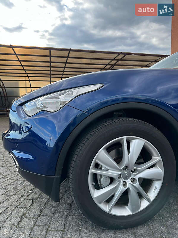 Внедорожник / Кроссовер Infiniti FX 30 2012 в Мукачево