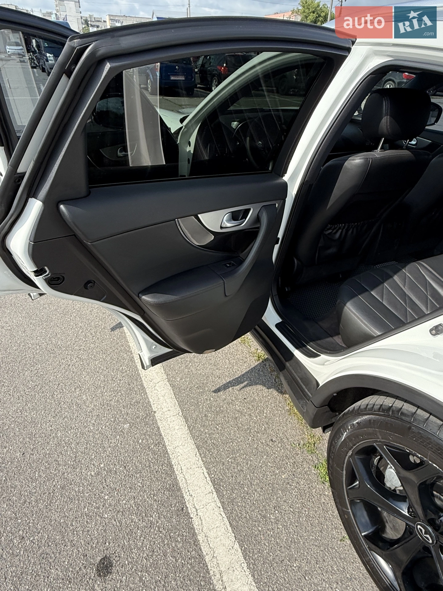2011 Infiniti FX - мініатюра 16