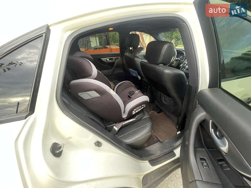 Позашляховик / Кросовер Infiniti FX 30 2012 в Олександрії