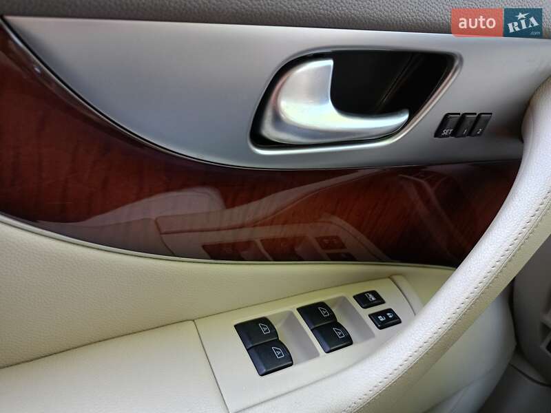 Позашляховик / Кросовер Infiniti FX 30 2012 в Києві