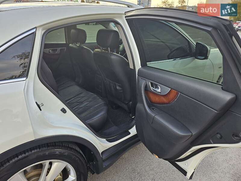 Внедорожник / Кроссовер Infiniti FX 30 2012 в Запорожье