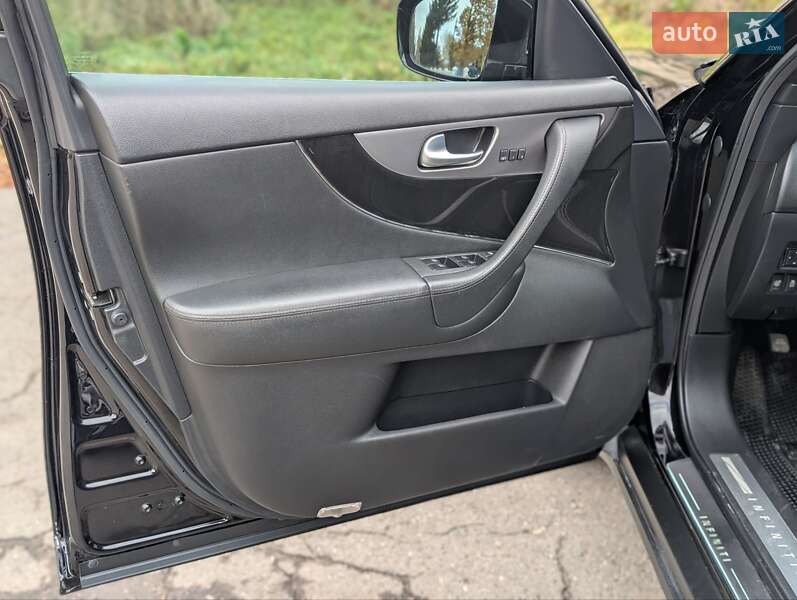 Внедорожник / Кроссовер Infiniti FX 30 2011 в Дубно