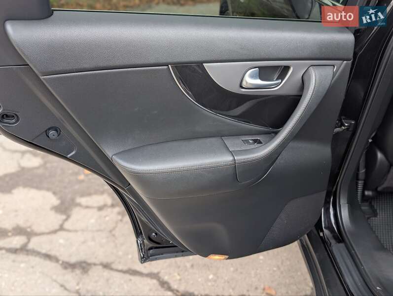 Внедорожник / Кроссовер Infiniti FX 30 2011 в Дубно