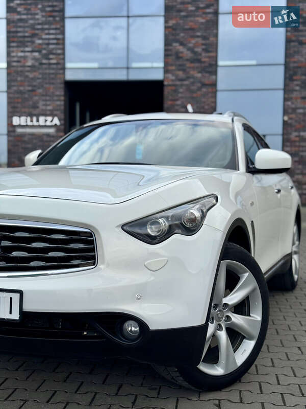 Внедорожник / Кроссовер Infiniti FX 30 2010 в Черновцах