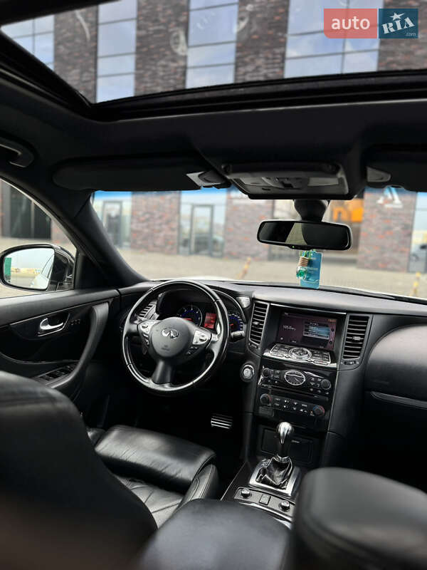 Внедорожник / Кроссовер Infiniti FX 30 2010 в Черновцах