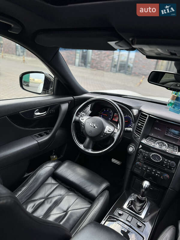 Внедорожник / Кроссовер Infiniti FX 30 2010 в Черновцах