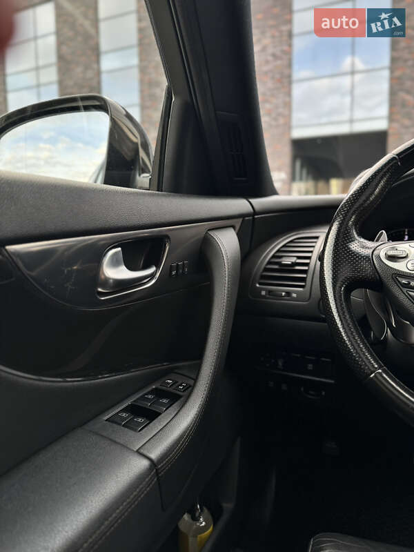 Внедорожник / Кроссовер Infiniti FX 30 2010 в Черновцах