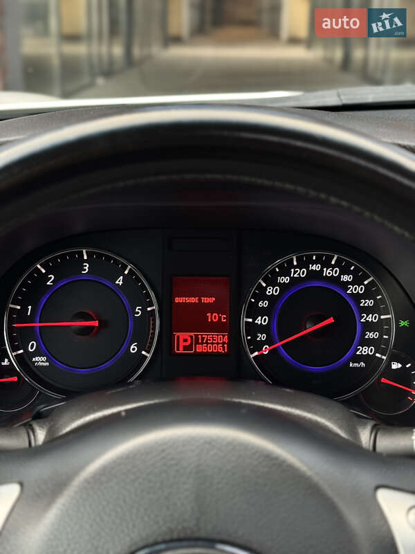 Внедорожник / Кроссовер Infiniti FX 30 2010 в Черновцах