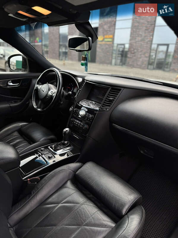 Внедорожник / Кроссовер Infiniti FX 30 2010 в Черновцах