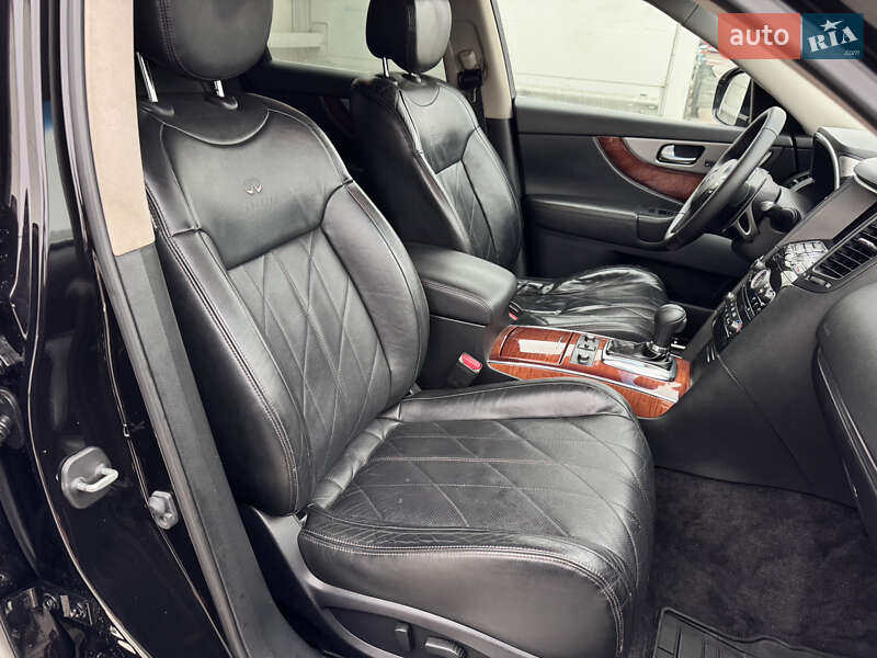 Внедорожник / Кроссовер Infiniti FX 30 2012 в Киеве фото 29 Внедорожник / Кроссовер Infiniti FX 30 2012 в Киеве