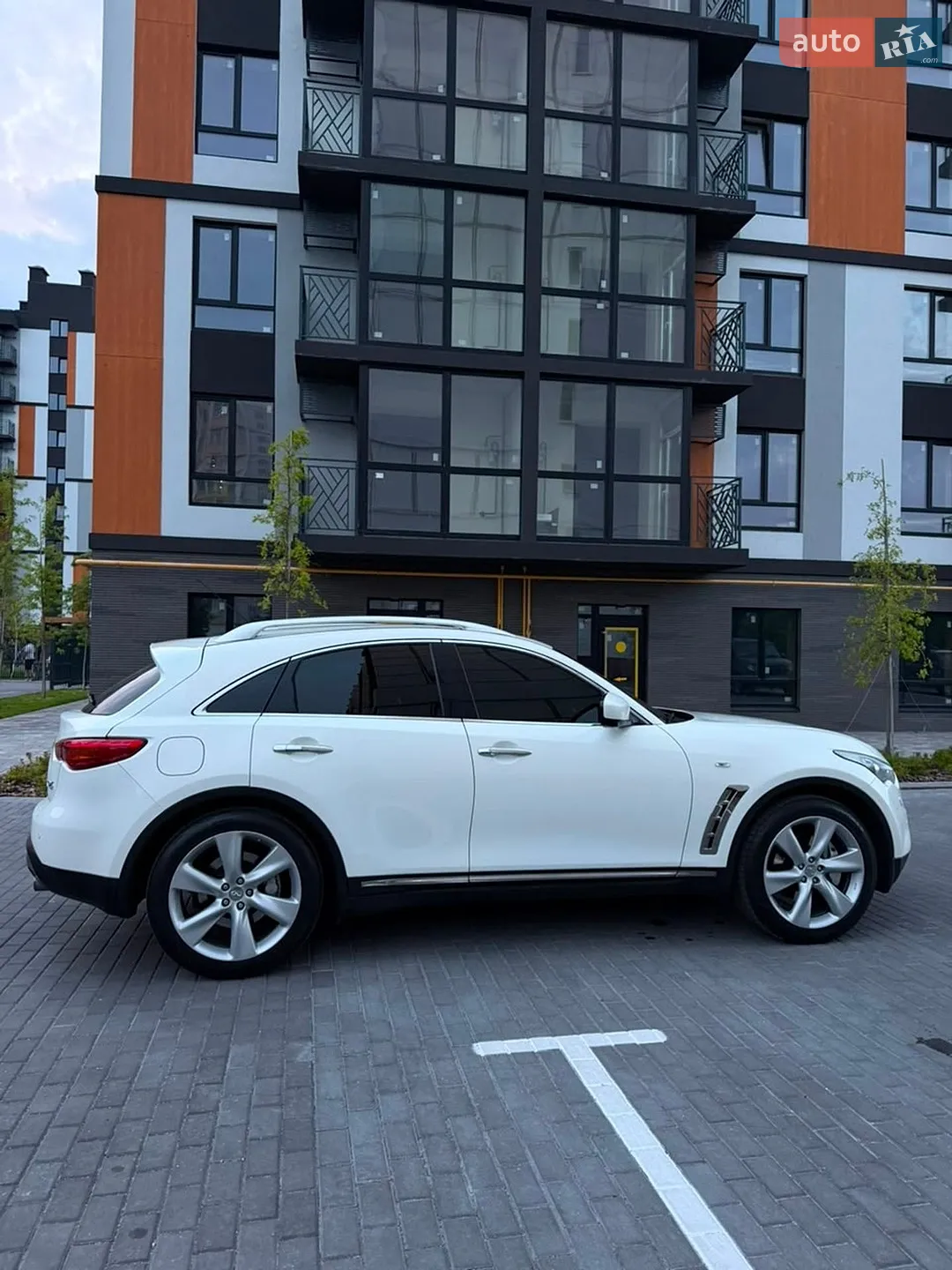 2011 Infiniti FX - мініатюра 11