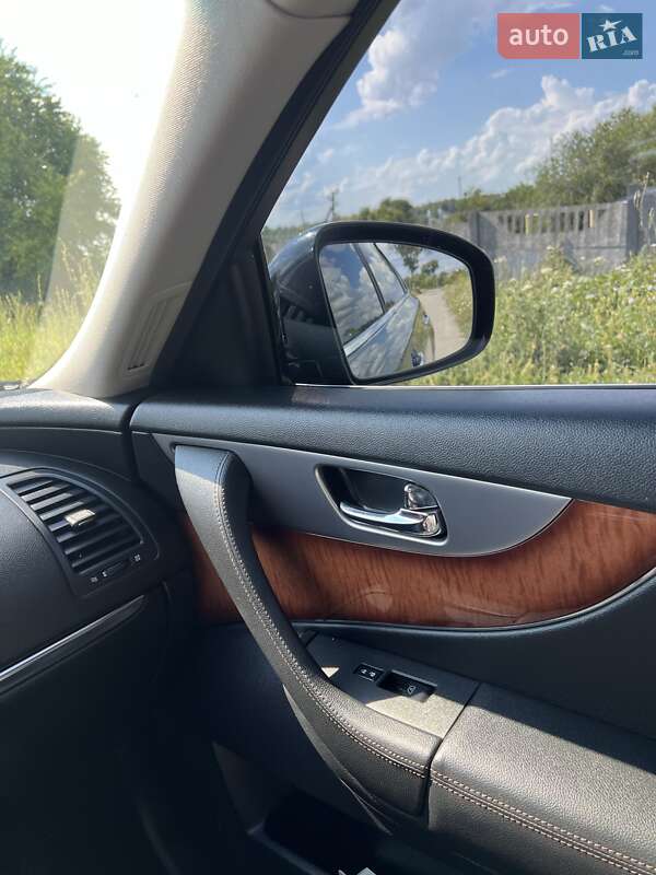 Позашляховик / Кросовер Infiniti FX 35 2011 в Запоріжжі