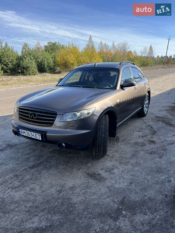 Внедорожник / Кроссовер Infiniti FX 35 2003 в Корнине