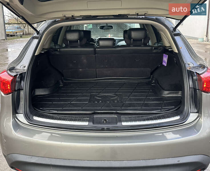 Внедорожник / Кроссовер Infiniti FX 35 2011 в Теофиполе