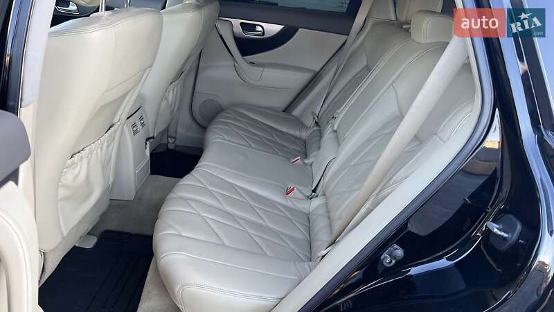 Позашляховик / Кросовер Infiniti FX 37 2010 в Павлограді