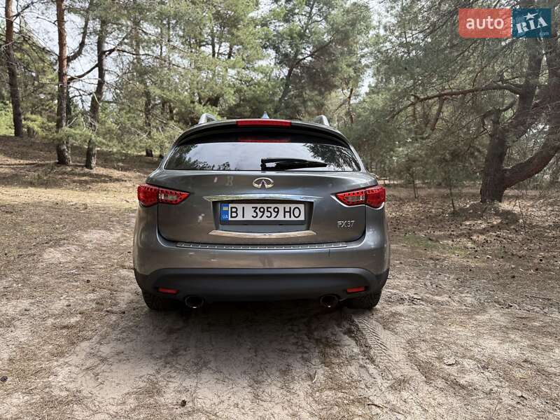 Позашляховик / Кросовер Infiniti FX 37 2012 в Кременчуці