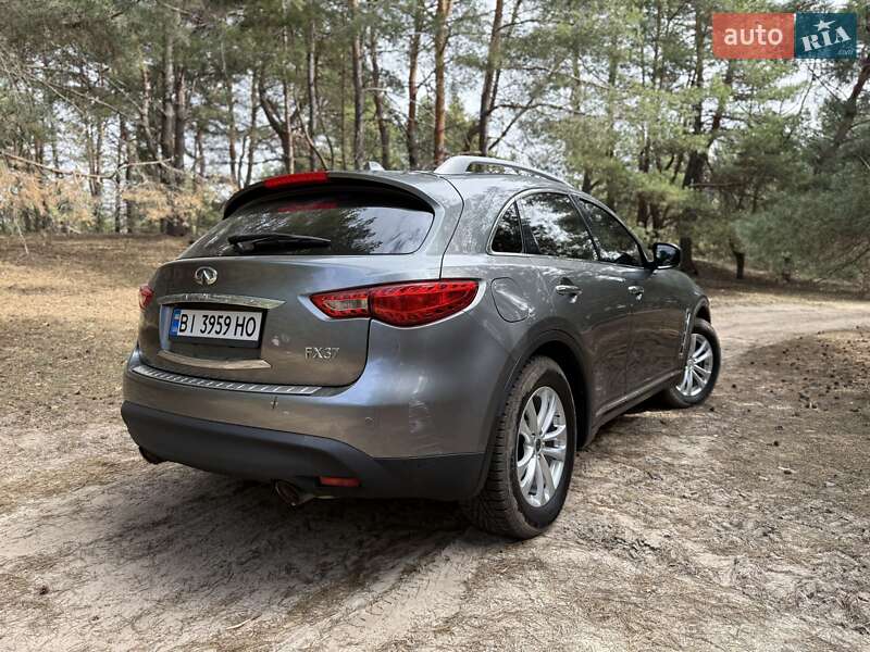 Позашляховик / Кросовер Infiniti FX 37 2012 в Кременчуці