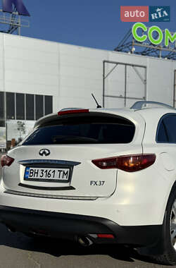 Внедорожник / Кроссовер Infiniti FX 37 2012 в 