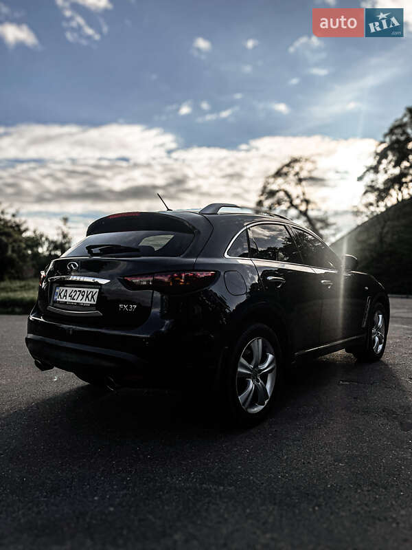 Внедорожник / Кроссовер Infiniti FX 37 2010 в Чернигове