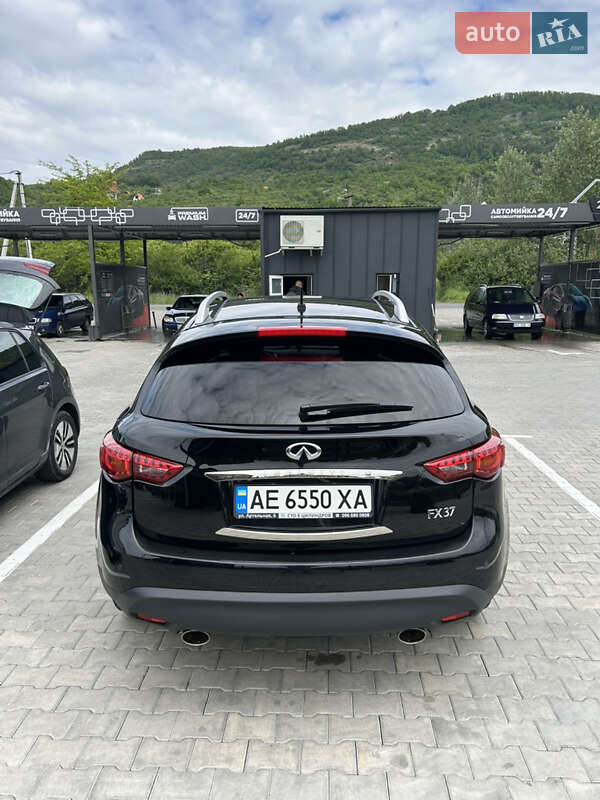 Позашляховик / Кросовер Infiniti FX 37 2011 в Києві