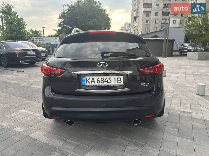 Позашляховик / Кросовер Infiniti FX 37 2011 в Києві