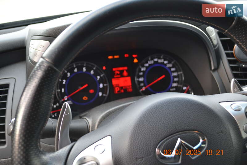 Внедорожник / Кроссовер Infiniti FX 37 2010 в Киеве