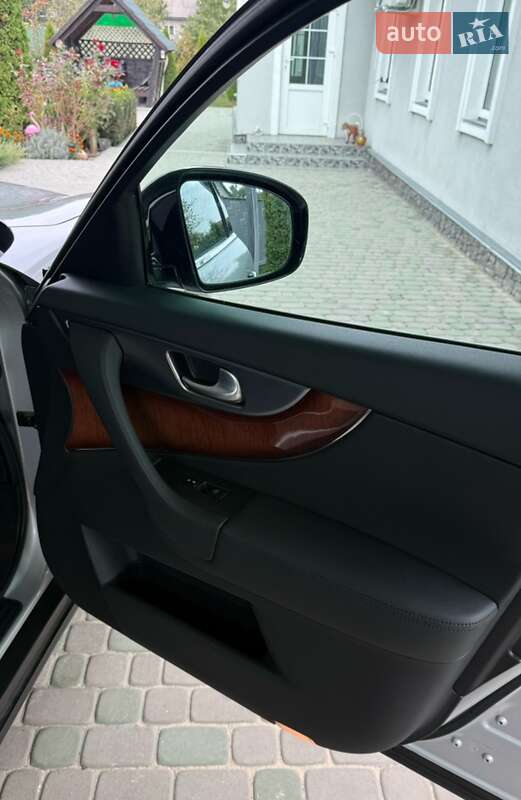 Внедорожник / Кроссовер Infiniti FX 37 2010 в Черкассах