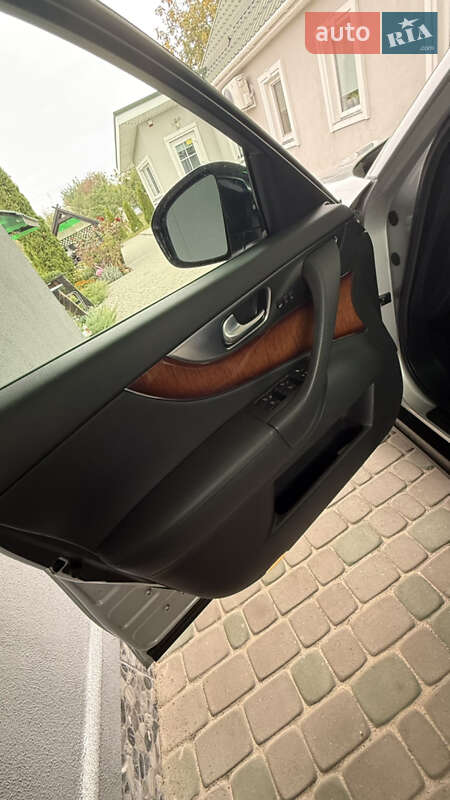 Внедорожник / Кроссовер Infiniti FX 37 2010 в Черкассах