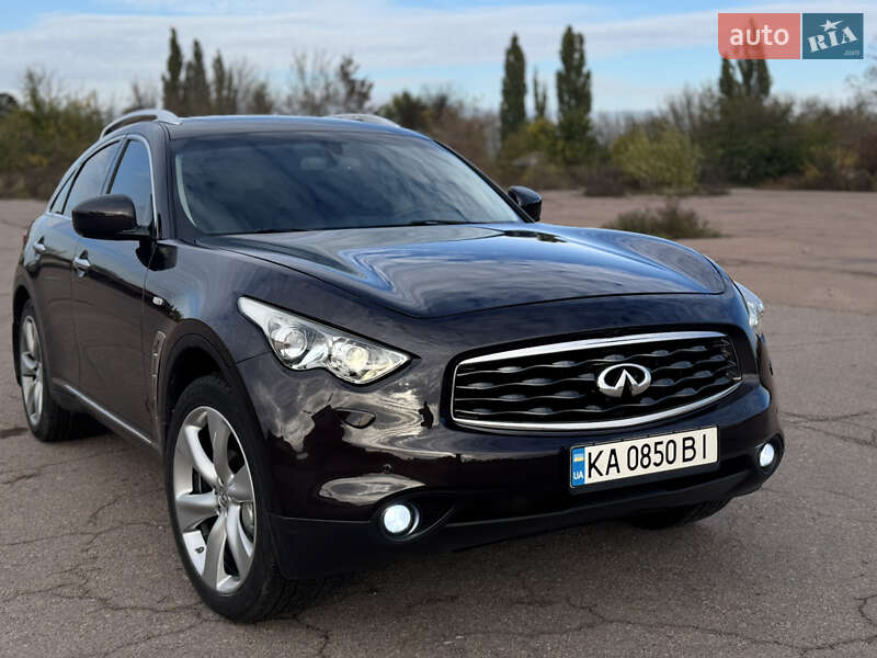 Внедорожник / Кроссовер Infiniti FX 37 2010 в 