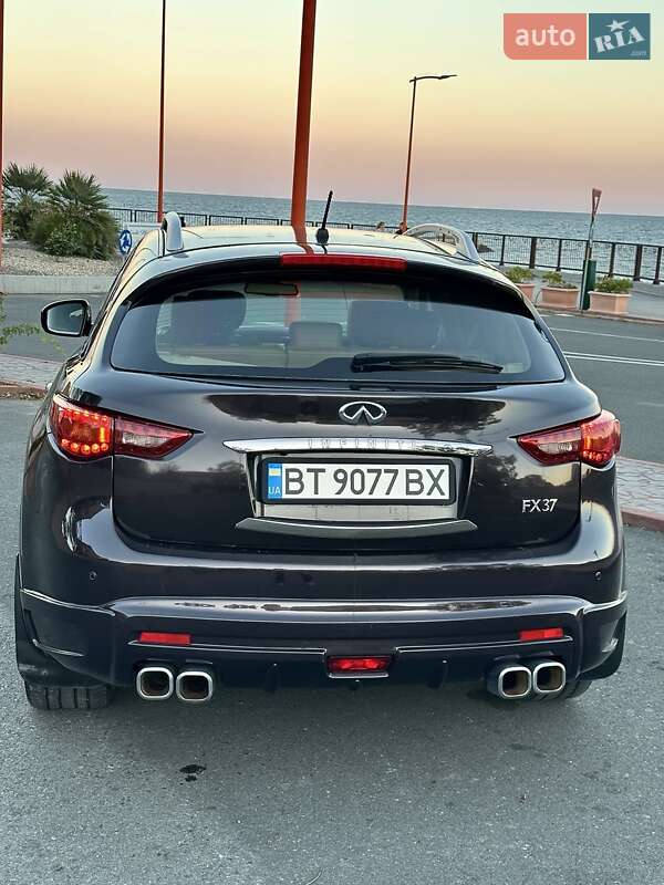 Позашляховик / Кросовер Infiniti FX 37 2013 в Ізмаїлі