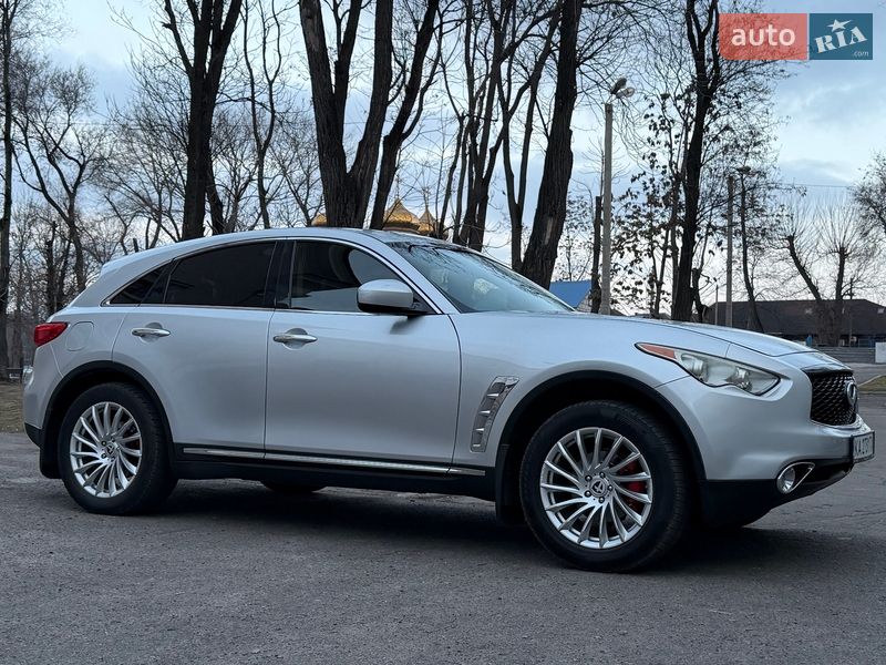 Внедорожник / Кроссовер Infiniti FX 37 2013 в Каменском