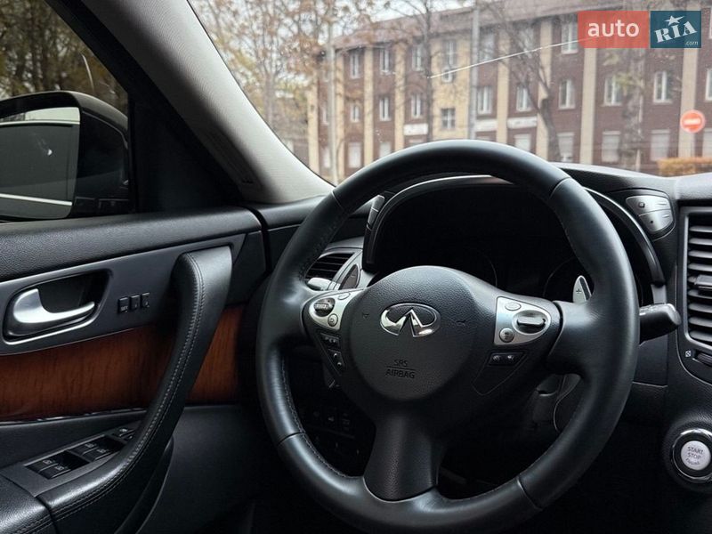 Внедорожник / Кроссовер Infiniti FX 37 2012 в Каменском