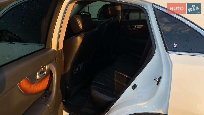 Внедорожник / Кроссовер Infiniti FX 50 2010 в Новомосковске