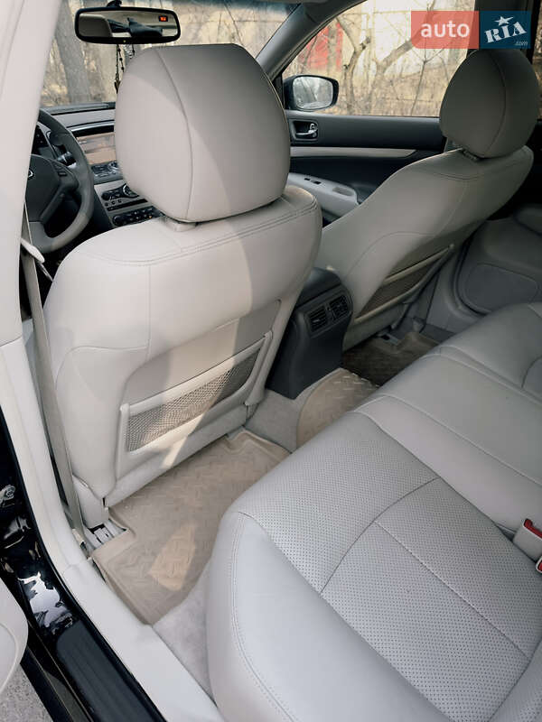 Седан Infiniti G25 2010 в Киеве