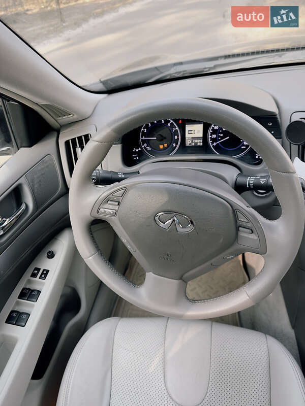 Седан Infiniti G25 2010 в Киеве