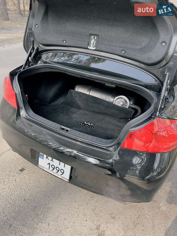 Седан Infiniti G25 2010 в Киеве