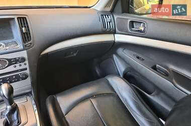 Седан Infiniti G25 2010 в 