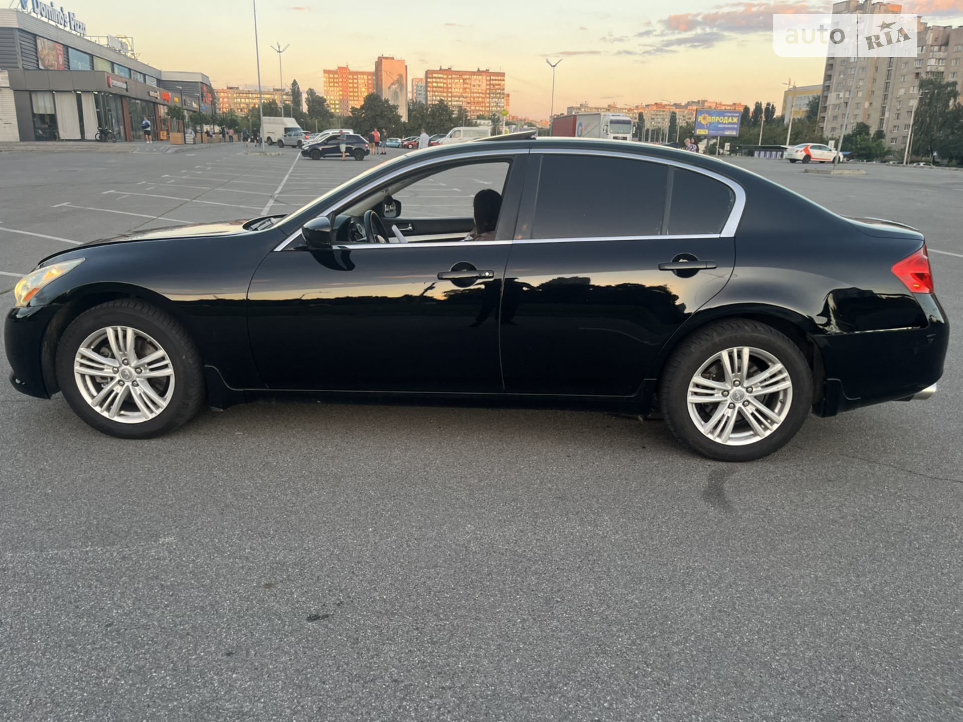 2010 Infiniti G - мініатюра 4