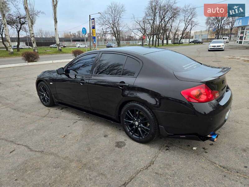 Седан Infiniti G25 2011 в Криховцах