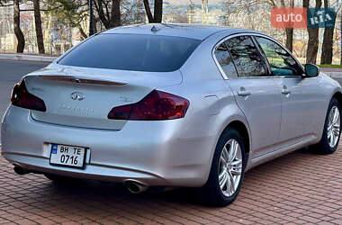 Седан Infiniti G25 2011 в 