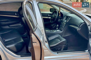Седан Infiniti G25 2011 в 