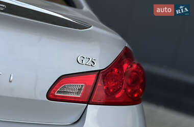 Седан Infiniti G25 2011 в 