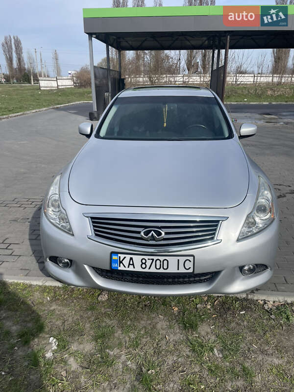 Седан Infiniti G25 2012 в 