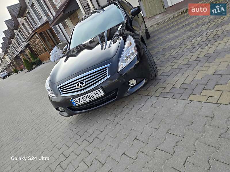 Седан Infiniti G25 2011 в Хмельницком