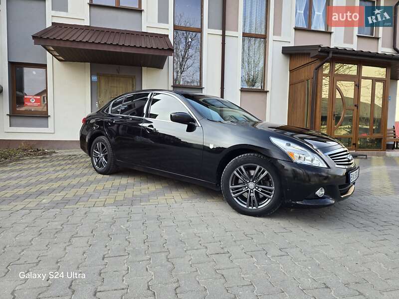 Седан Infiniti G25 2011 в Хмельницком