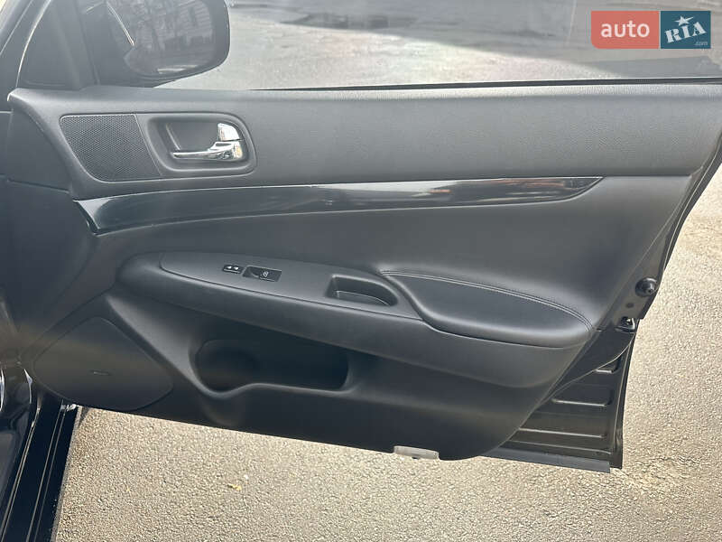 Седан Infiniti G25 2010 в Києві