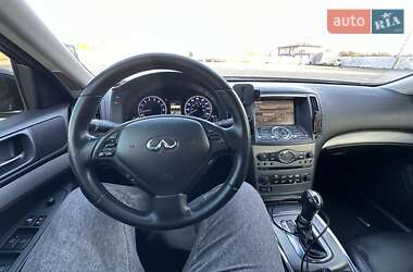 Седан Infiniti G25 2010 в 