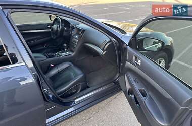 Седан Infiniti G25 2010 в 