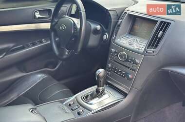 Седан Infiniti G25 2011 в 