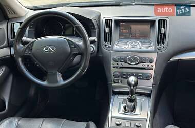 Седан Infiniti G25 2011 в 
